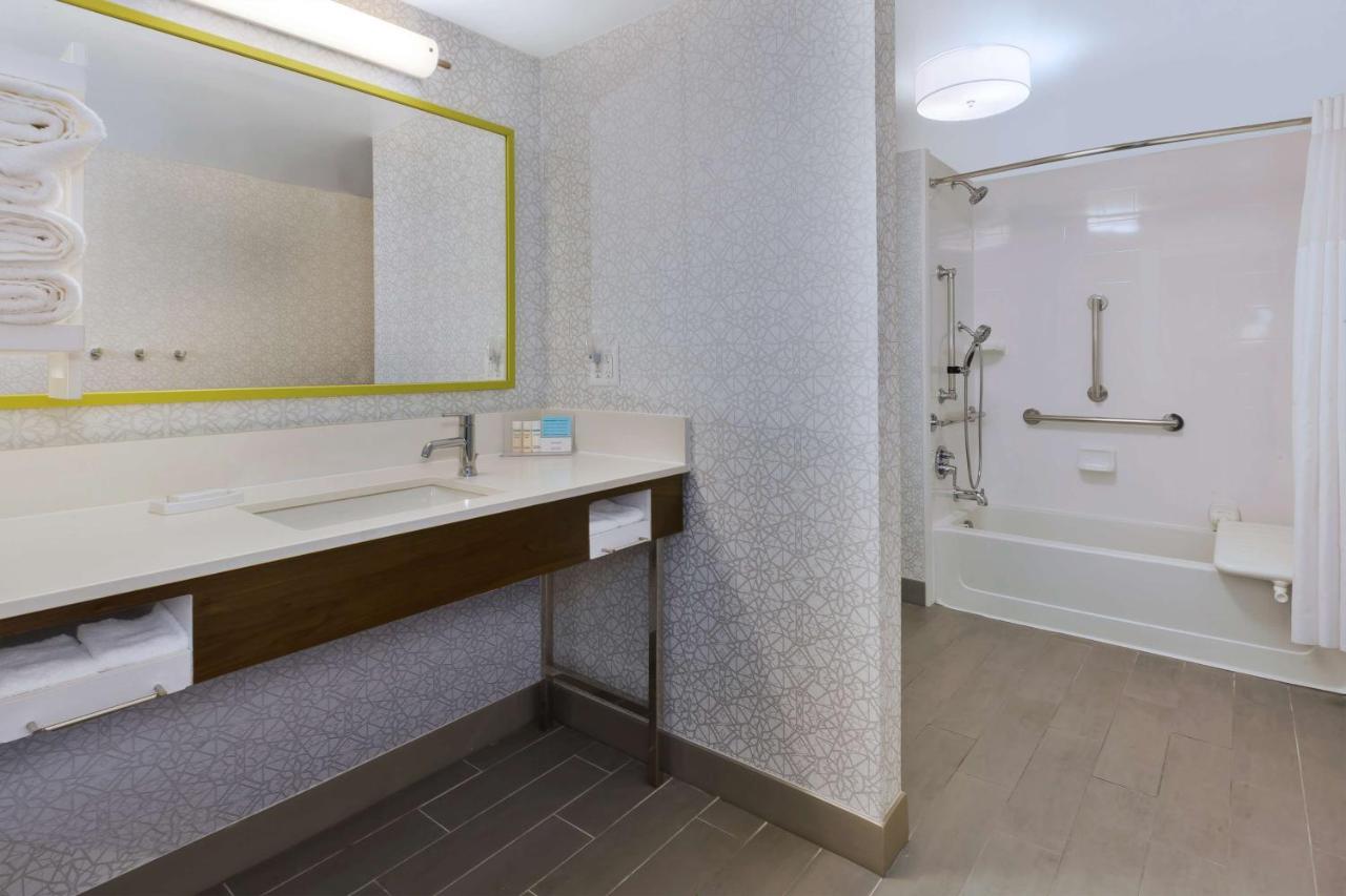 King Room - Disability Access/Non-Smoking at Hampton Inn Traverse City
