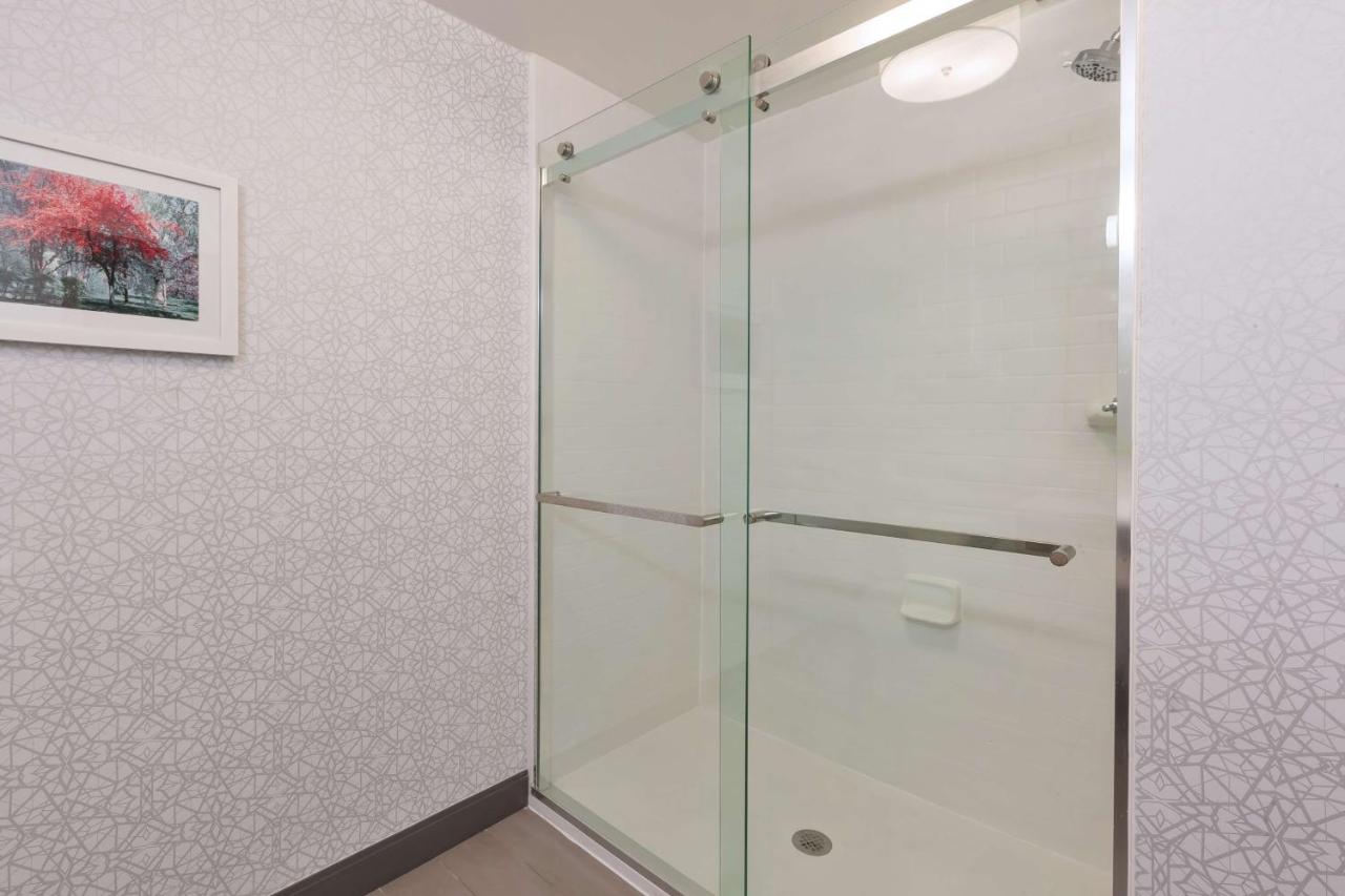 Queen Room - Non-Smoking at Hampton Inn Traverse City