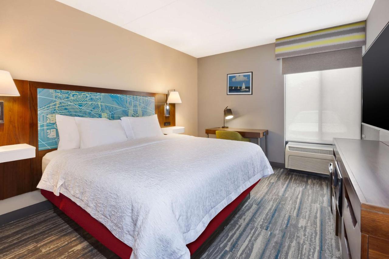 Queen Room - Non-Smoking at Hampton Inn Traverse City