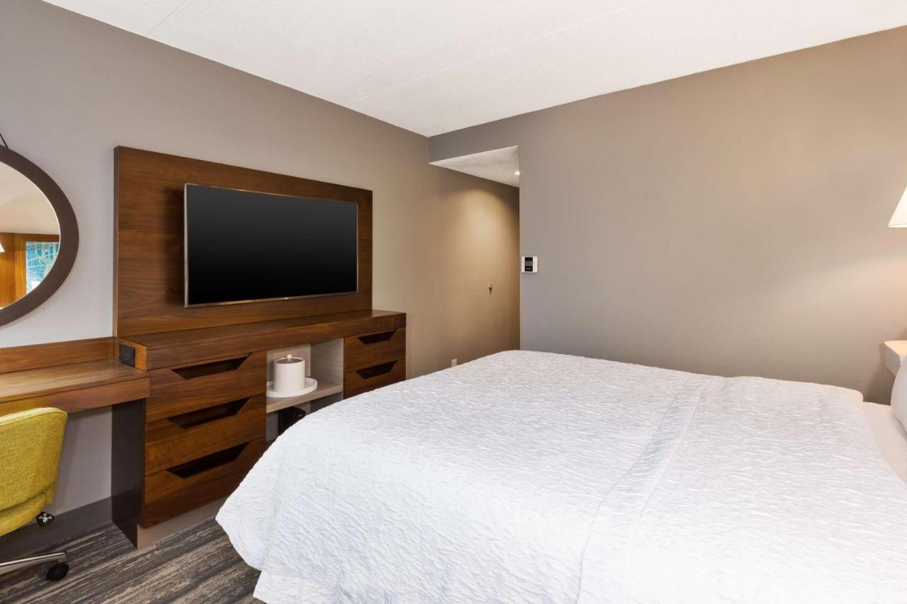 King Room - Disability Access/Non-Smoking at Hampton Inn Traverse City