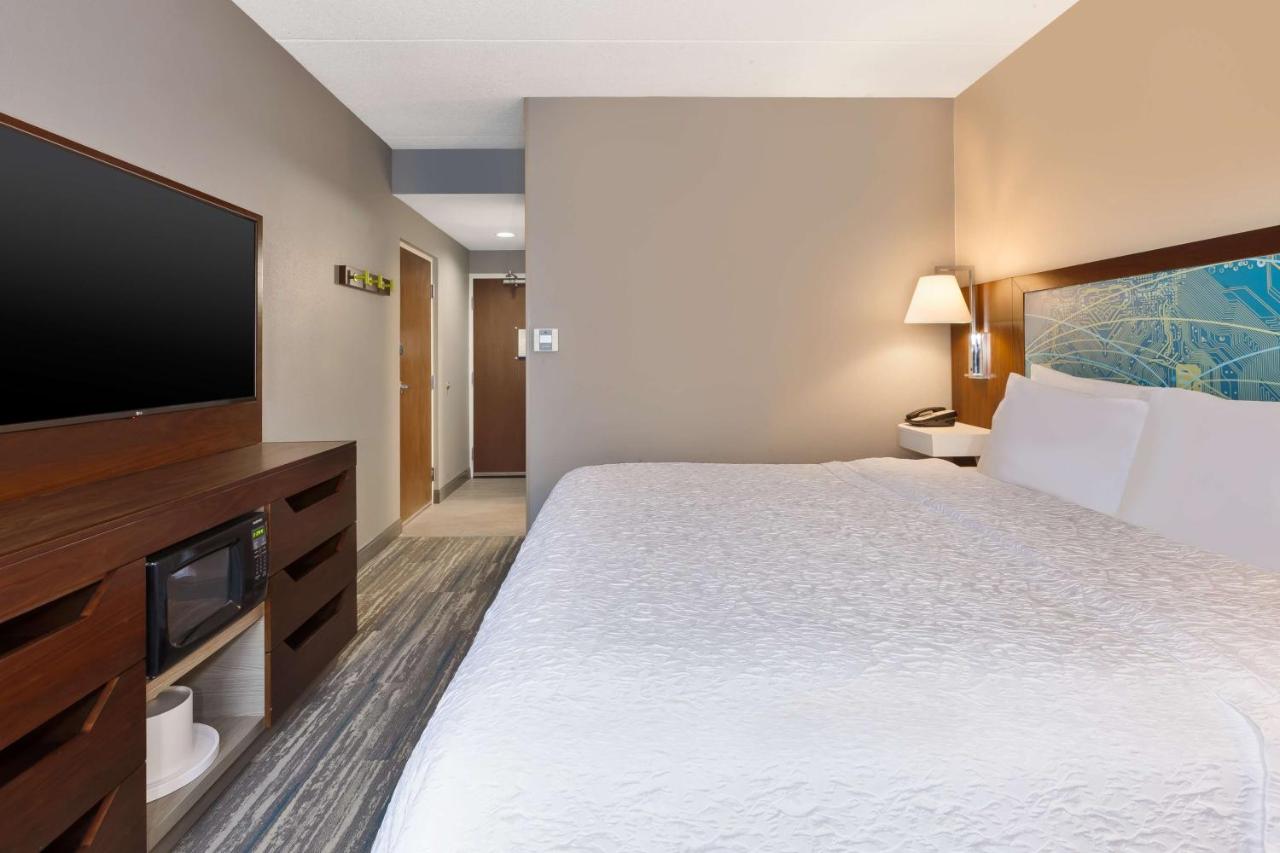 Queen Room - Non-Smoking at Hampton Inn Traverse City