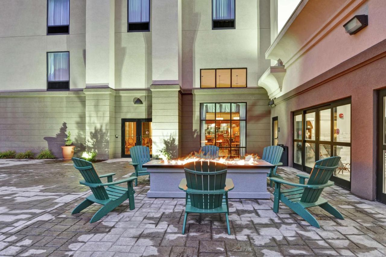 | Hampton Inn and Suites New Hartford/Utica