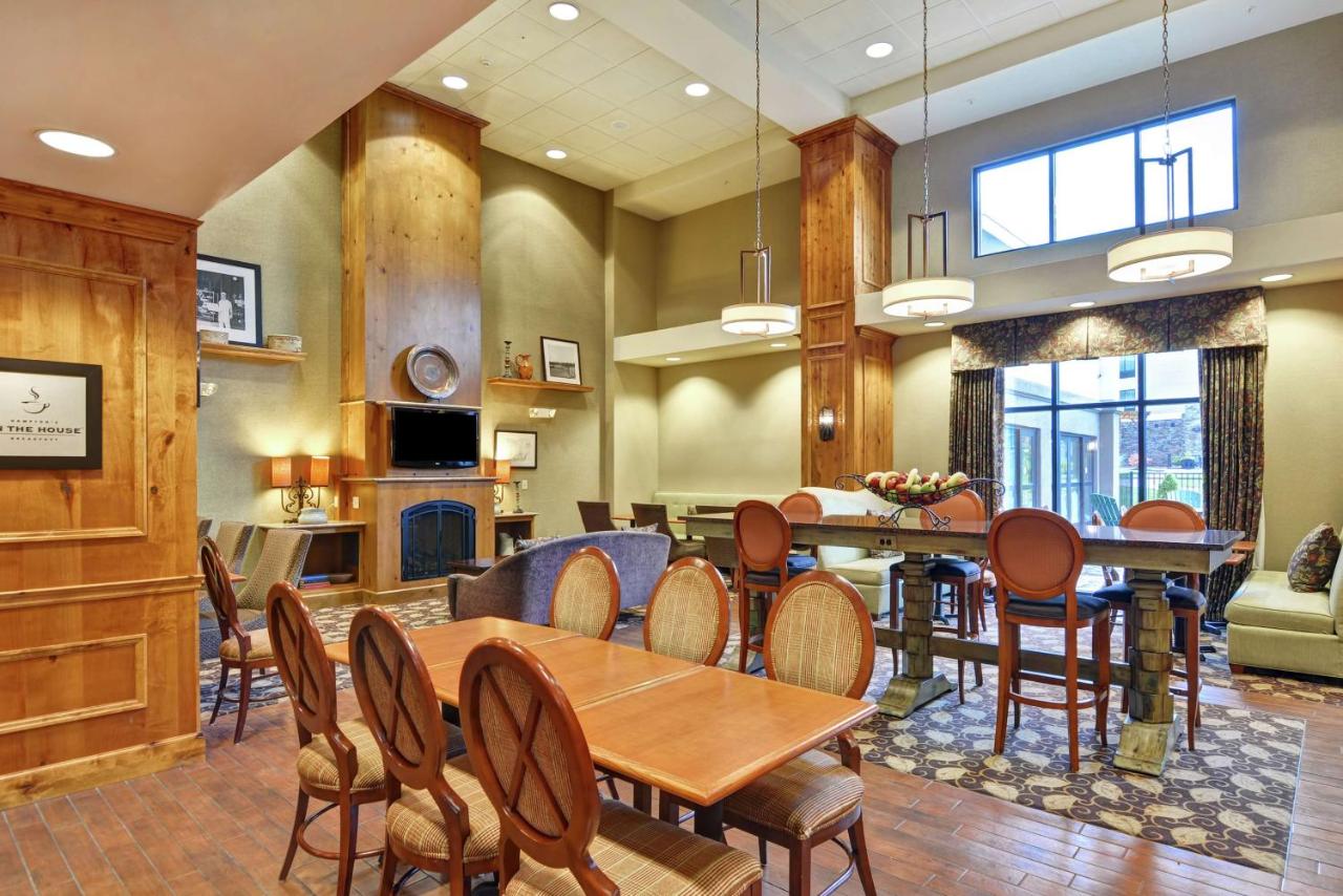 | Hampton Inn and Suites New Hartford/Utica