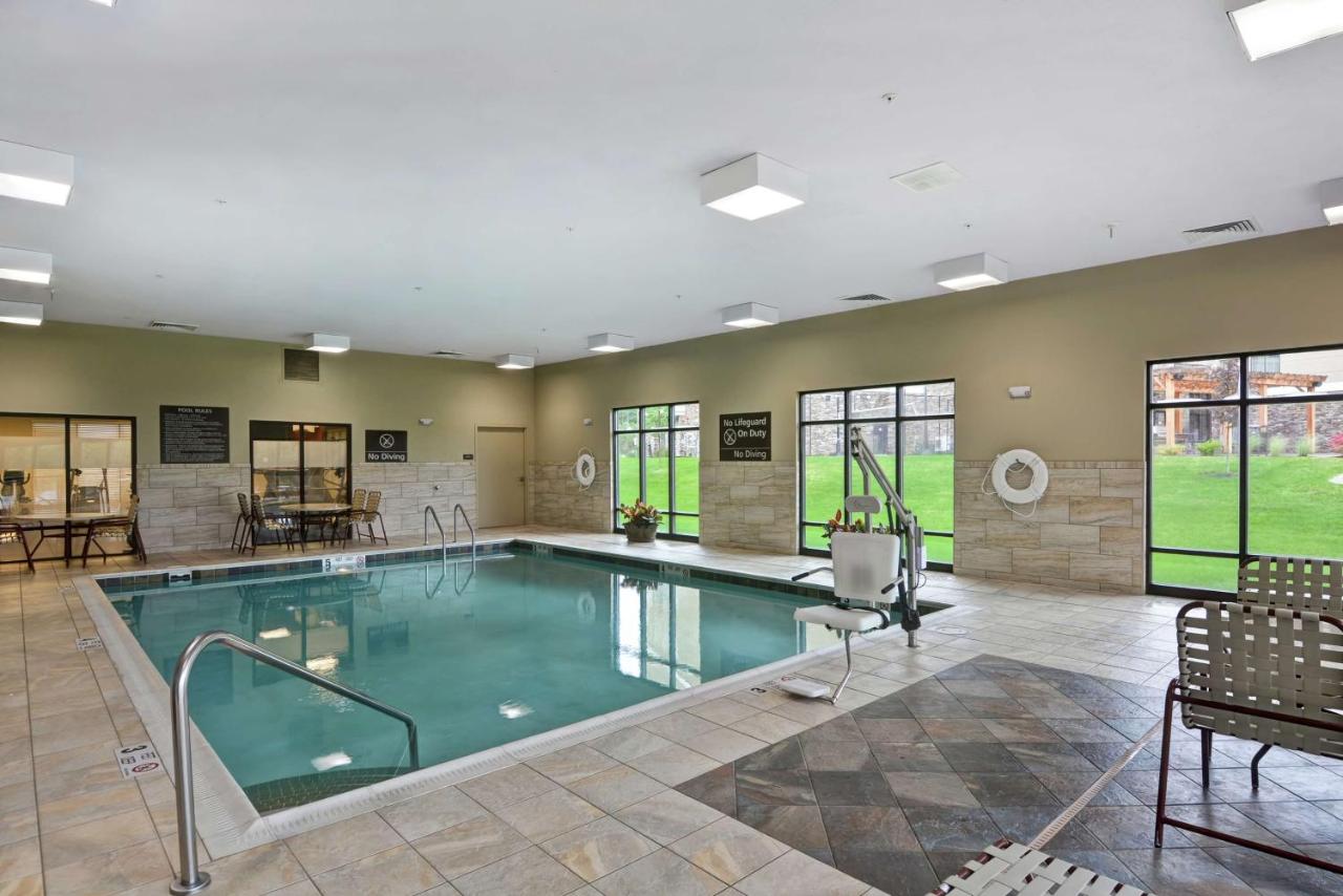 | Hampton Inn and Suites New Hartford/Utica