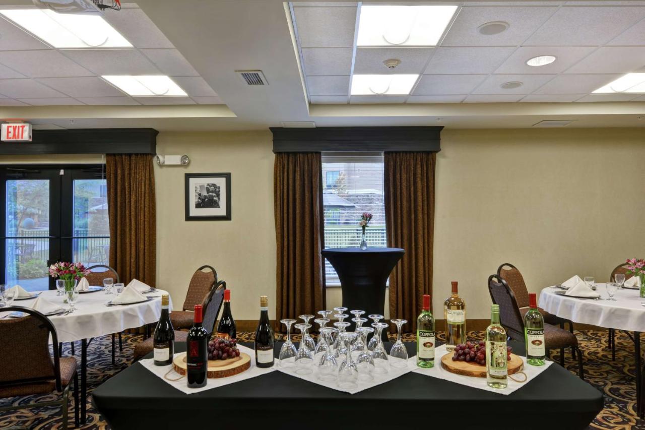 | Hampton Inn and Suites New Hartford/Utica
