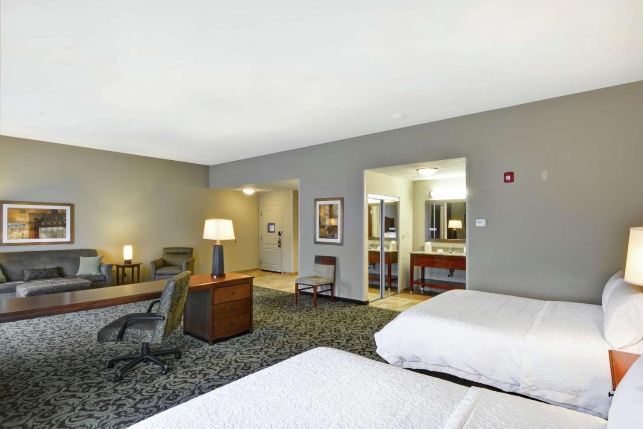| Hampton Inn and Suites New Hartford/Utica