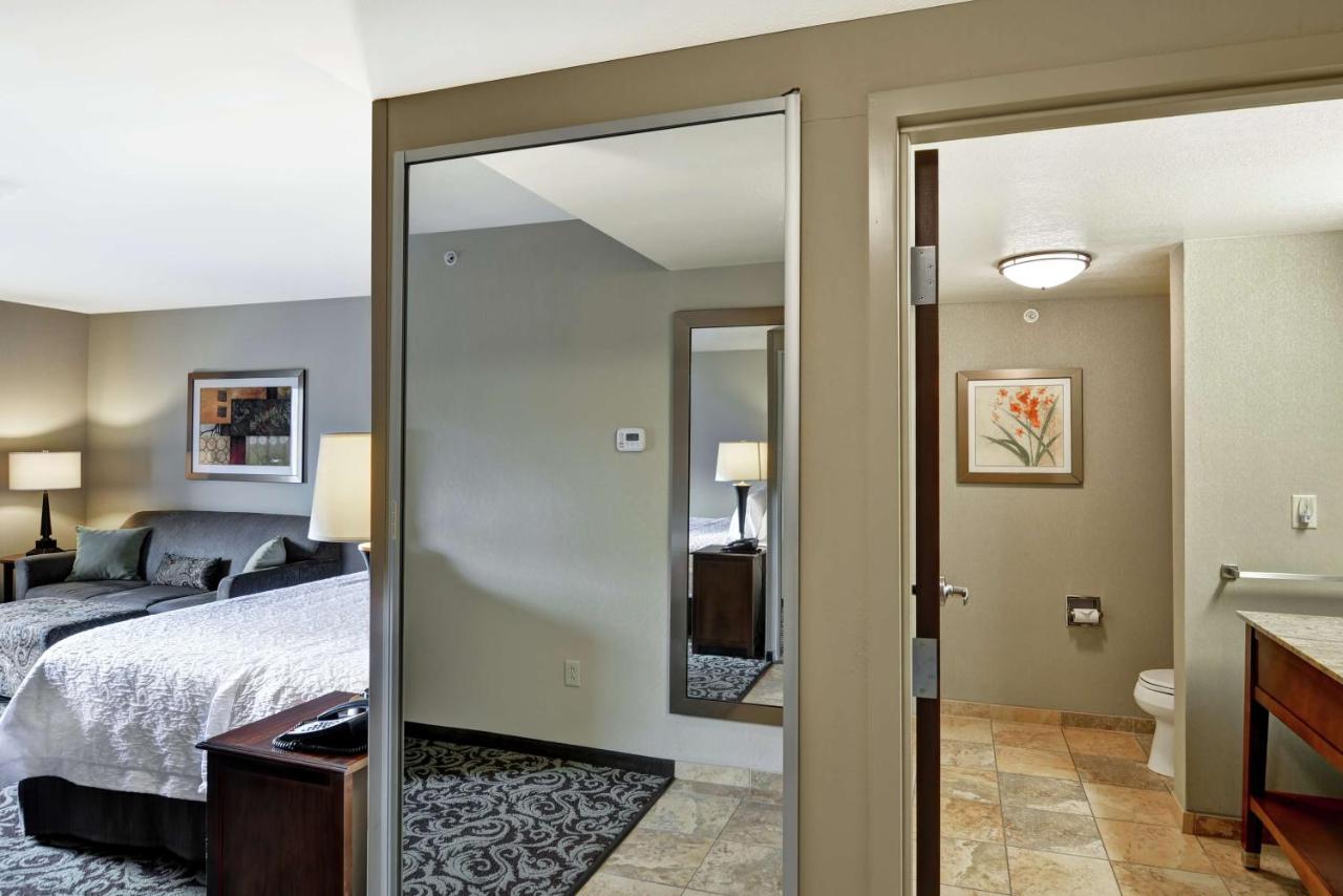 | Hampton Inn and Suites New Hartford/Utica