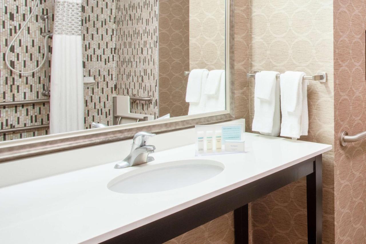 | Hampton Inn Philadelphia/Voorhees