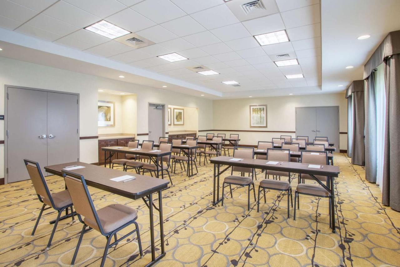 | Hampton Inn Philadelphia/Voorhees