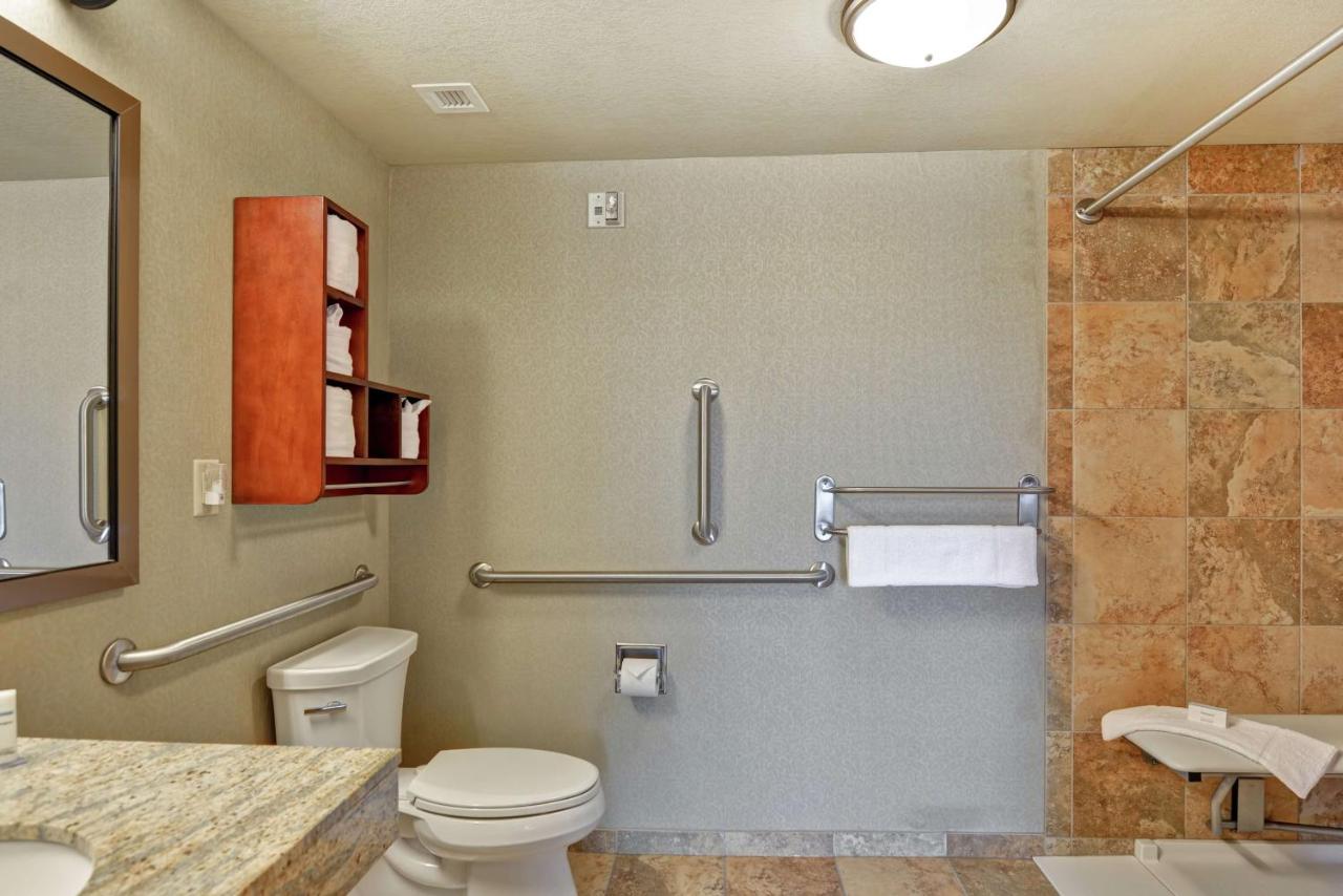 | Hampton Inn and Suites New Hartford/Utica