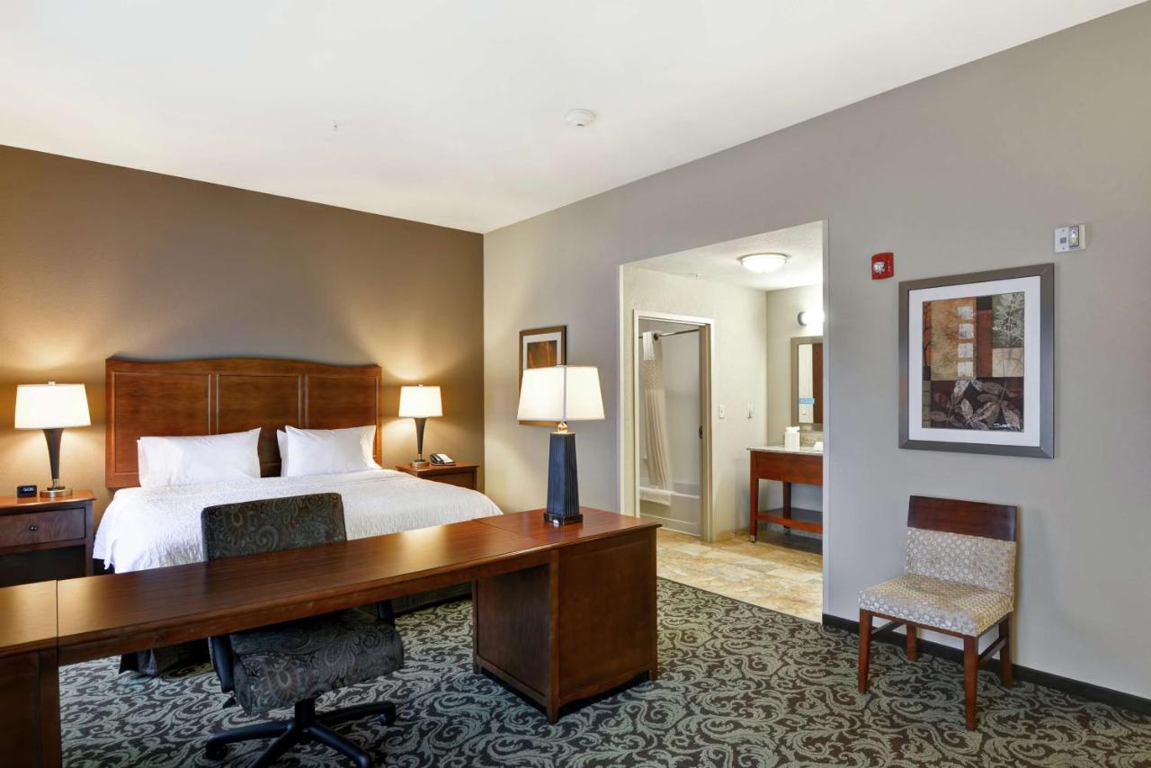 | Hampton Inn and Suites New Hartford/Utica