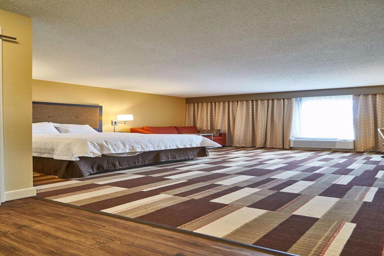 Executive King Room with Sofa Bed - Non-Smoking at Hampton Inn Uniontown