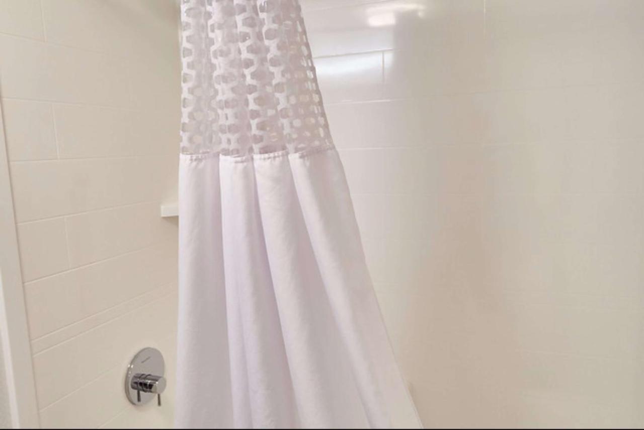King Room with Bath Tub - Disability/Hearing Accessible - Non-Smoking at Hampton Inn Uniontown