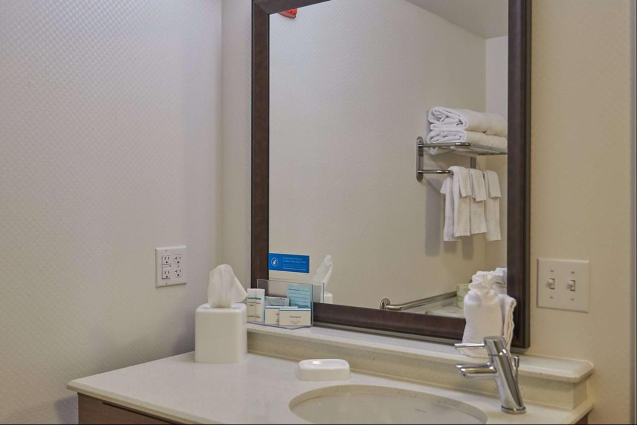 King Room with Bath Tub - Disability/Hearing Accessible - Non-Smoking at Hampton Inn Uniontown