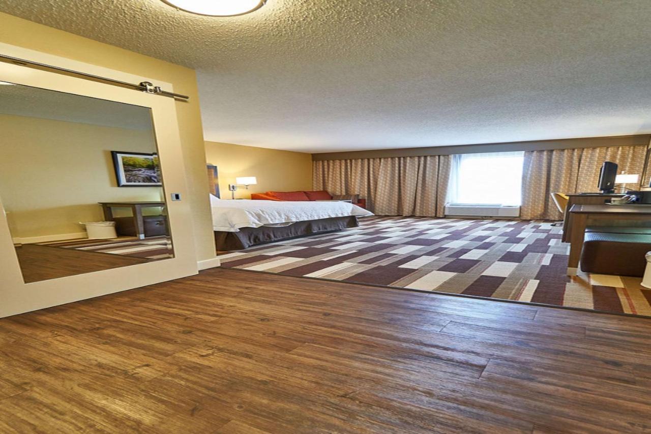 Executive King Room with Sofa Bed - Non-Smoking at Hampton Inn Uniontown