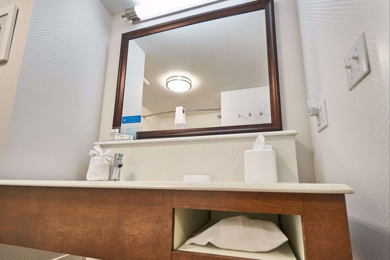 Executive King Room with Sofa Bed - Non-Smoking at Hampton Inn Uniontown