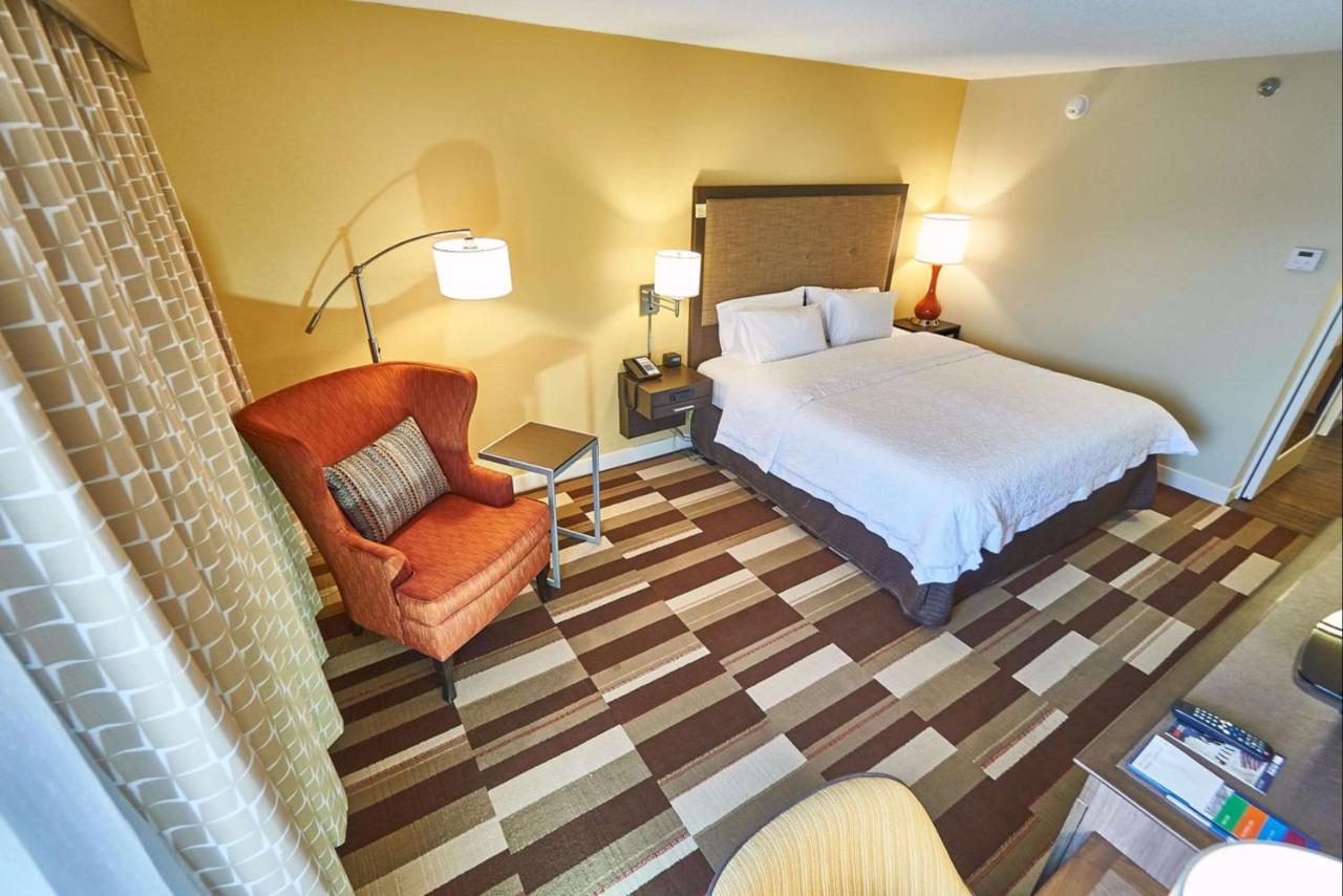 King Room - Non-Smoking at Hampton Inn Uniontown