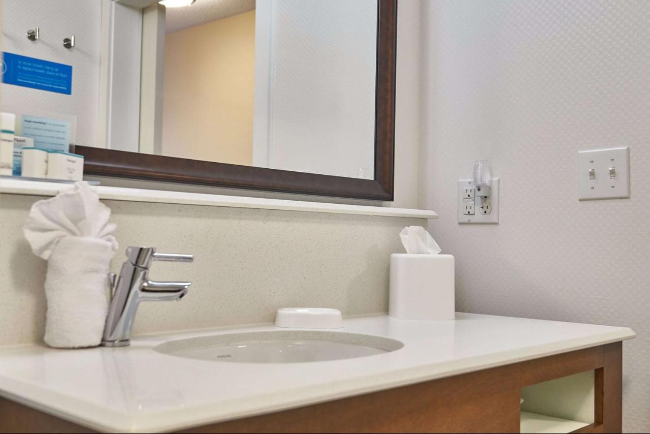 Executive King Room with Sofa Bed - Non-Smoking at Hampton Inn Uniontown