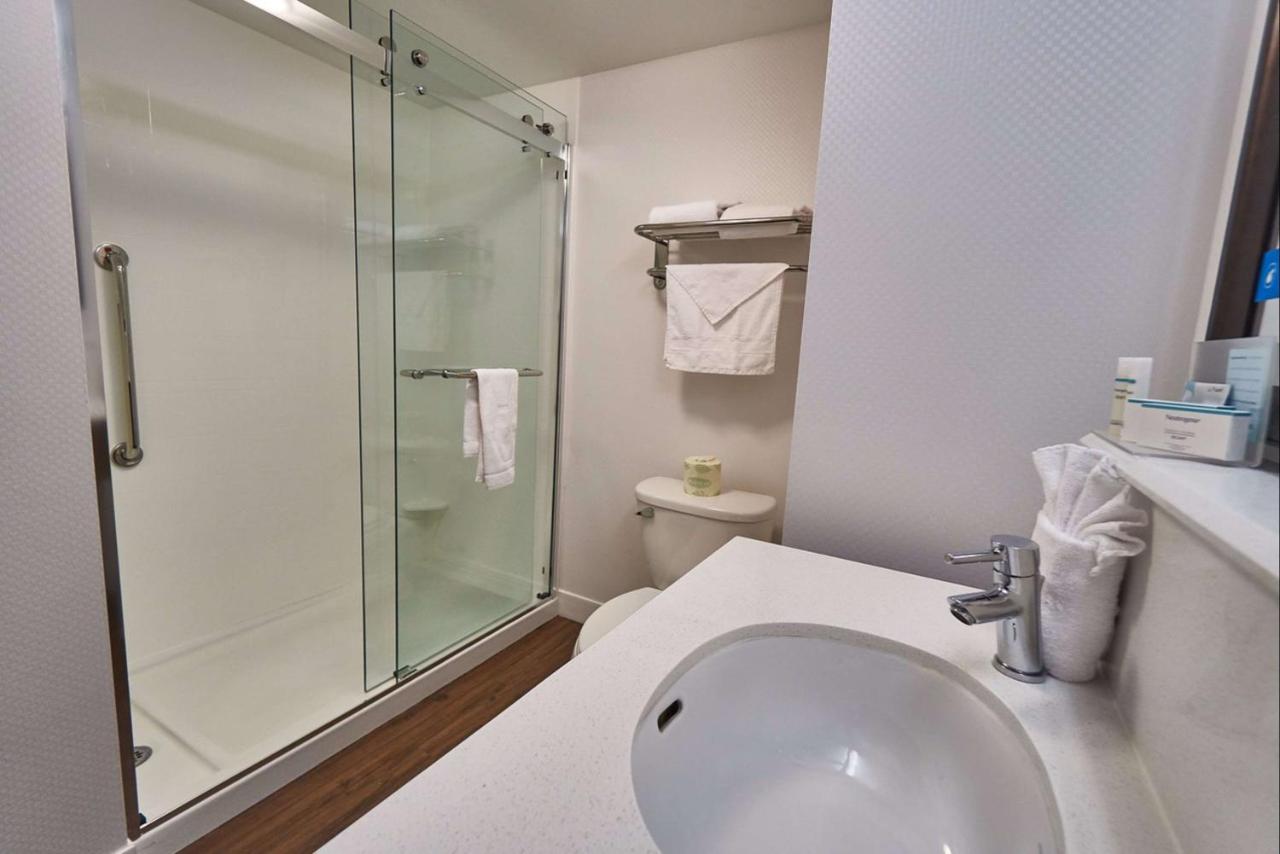 Executive King Room with Sofa Bed - Non-Smoking at Hampton Inn Uniontown