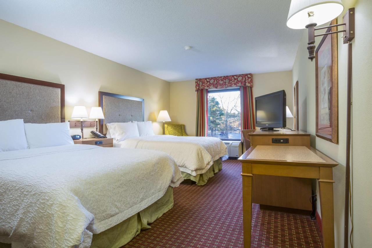 Queen Room with Two Queen Beds - Non-Smoking at Hampton Inn Washington