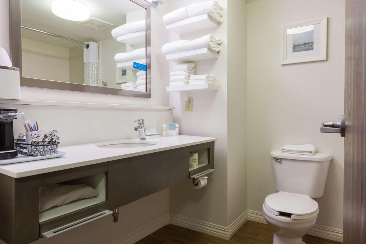 King Room - Non-Smoking at Hampton Inn Washington