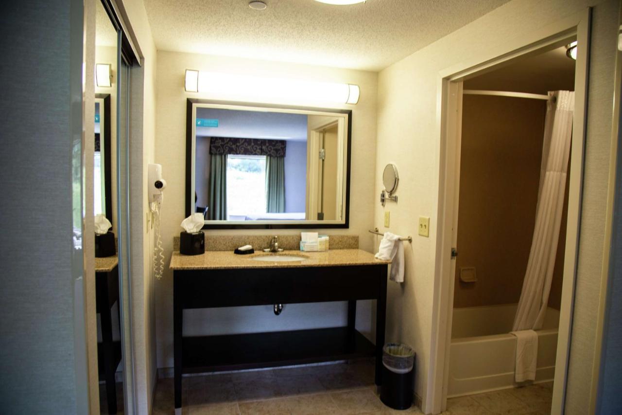 Queen Room with Two Queen Beds at Hampton Inn & Suites Sharon