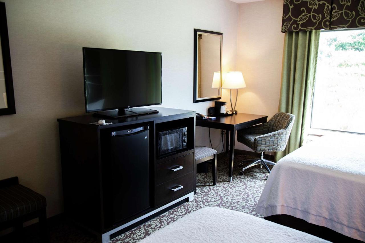 Queen Room with Two Queen Beds at Hampton Inn & Suites Sharon