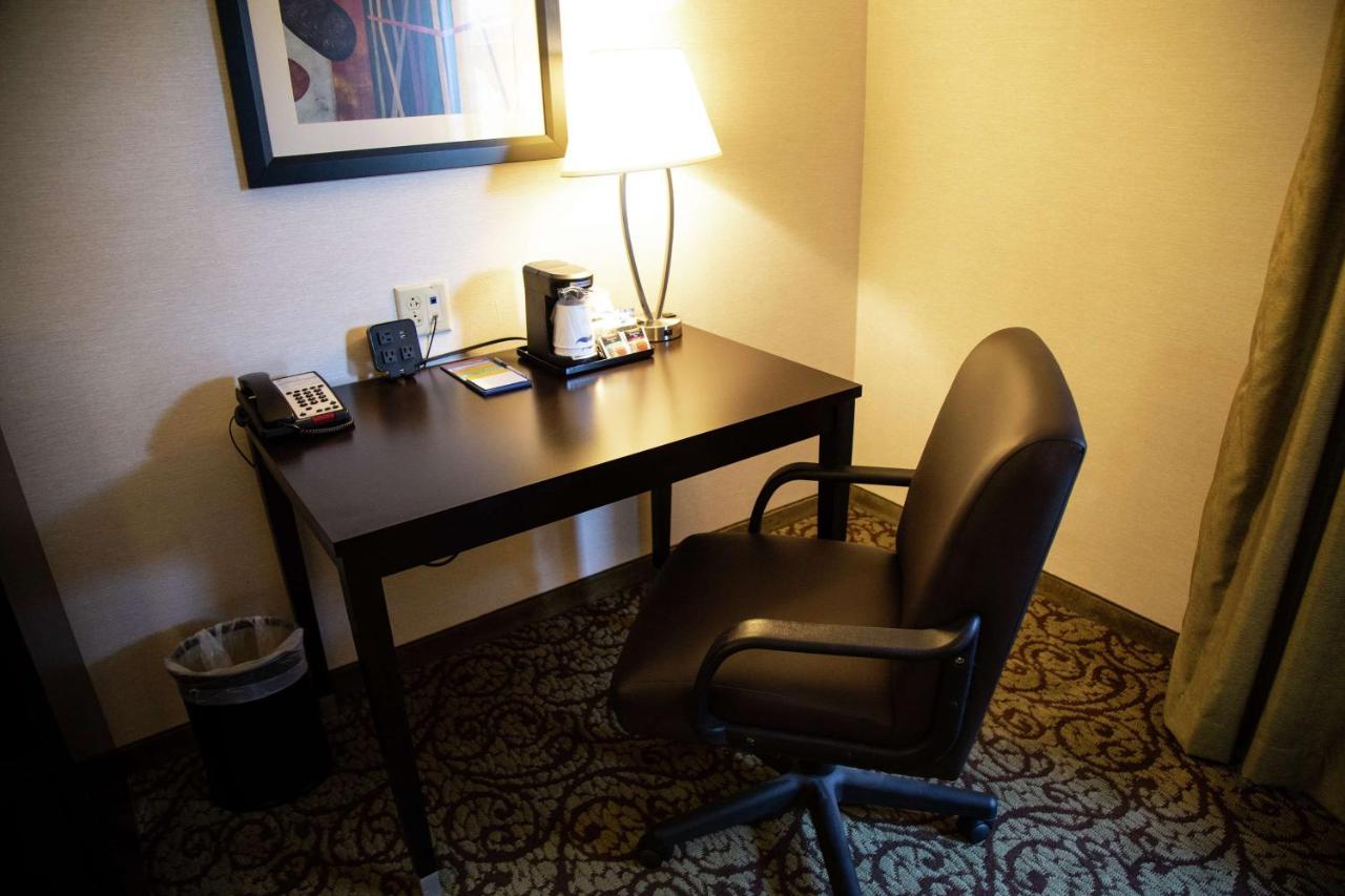 Two Queen Mobile/Hearing Accessible with Tub Non-Smoking at Hampton Inn & Suites Sharon