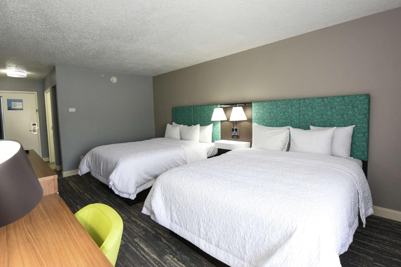 Standard Room - Hearing Accessible/Non-Smoking at Hampton Inn Youngstown-North
