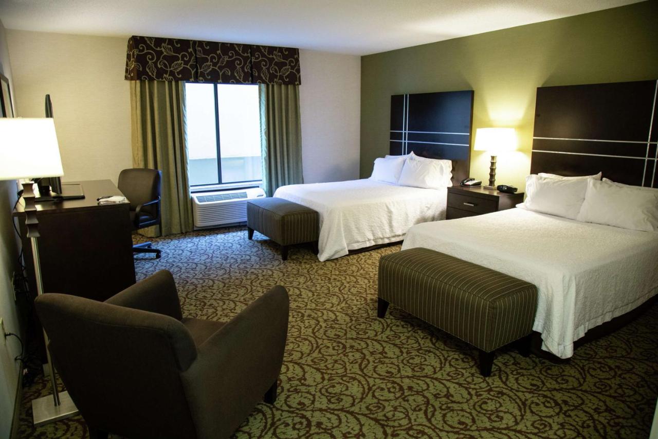 Two Queen Mobile/Hearing Accessible with Tub Non-Smoking at Hampton Inn & Suites Sharon