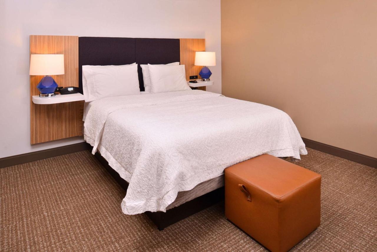Queen Room - Non-Smoking at Hampton Inn York