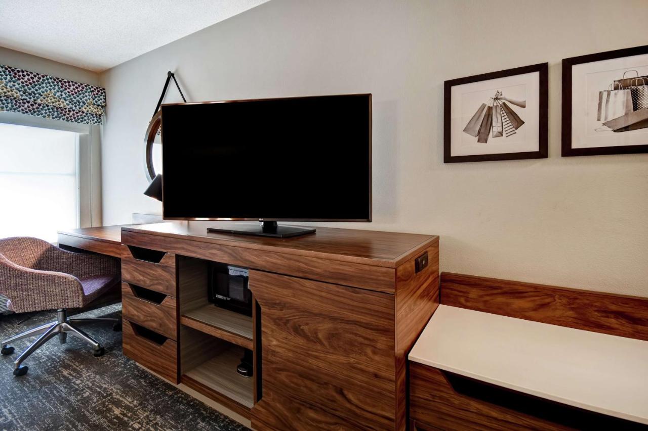 Double Room with Bath Tub - Mobility Access/ Non-Smoking at Hampton Inn Atlanta-Mall Of Georgia