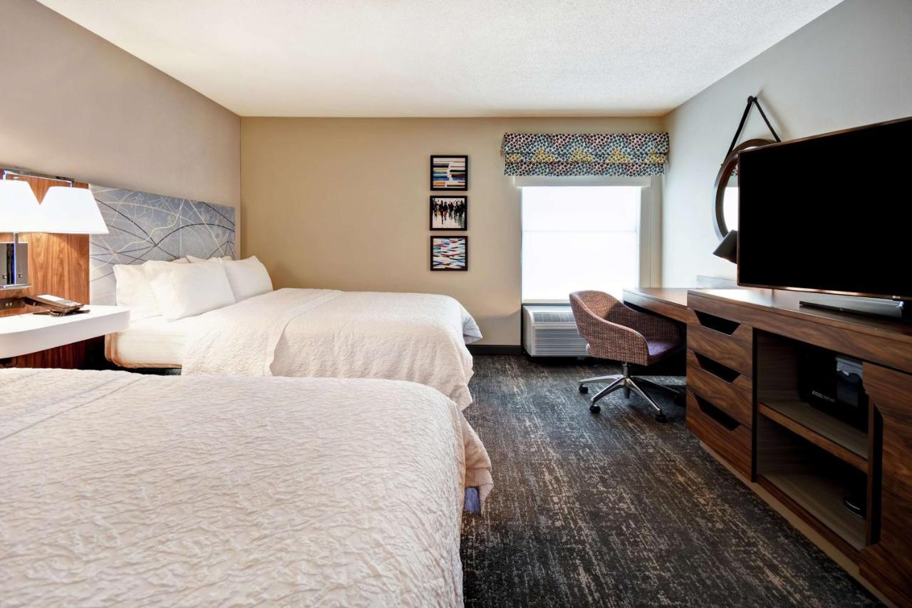 Double Room with Bath Tub - Mobility Access/ Non-Smoking at Hampton Inn Atlanta-Mall Of Georgia