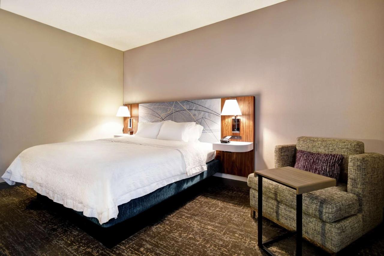 King Room - Non-Smoking at Hampton Inn Atlanta-Mall Of Georgia