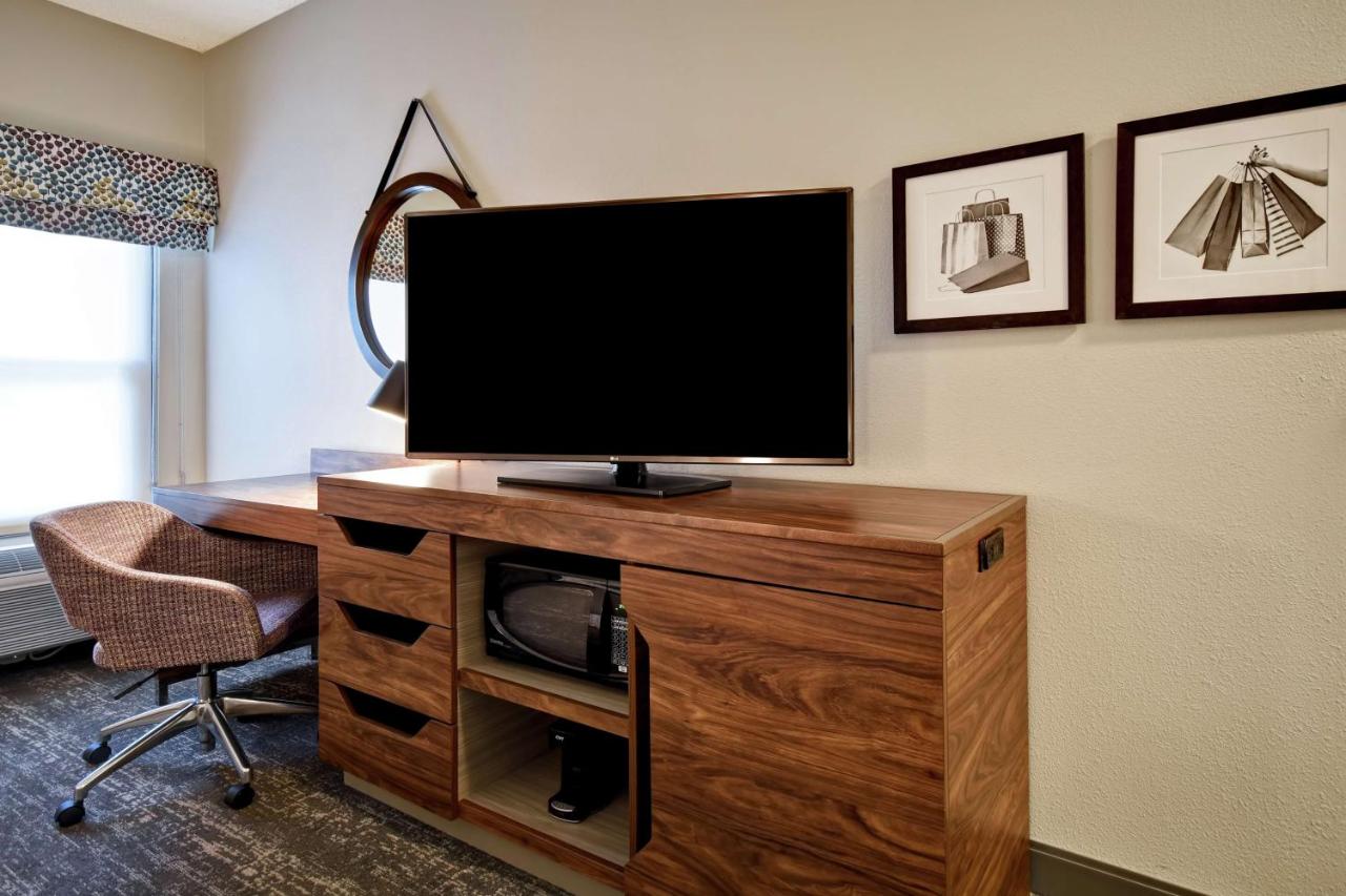 Double Room with Bath Tub - Mobility Access/ Non-Smoking at Hampton Inn Atlanta-Mall Of Georgia