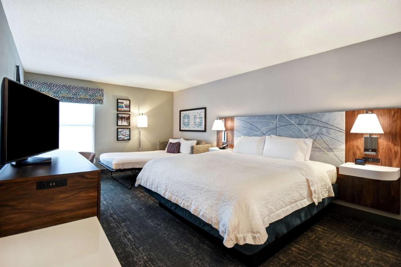 King Room with Microwave - Non-Smoking at Hampton Inn Atlanta-Mall Of Georgia