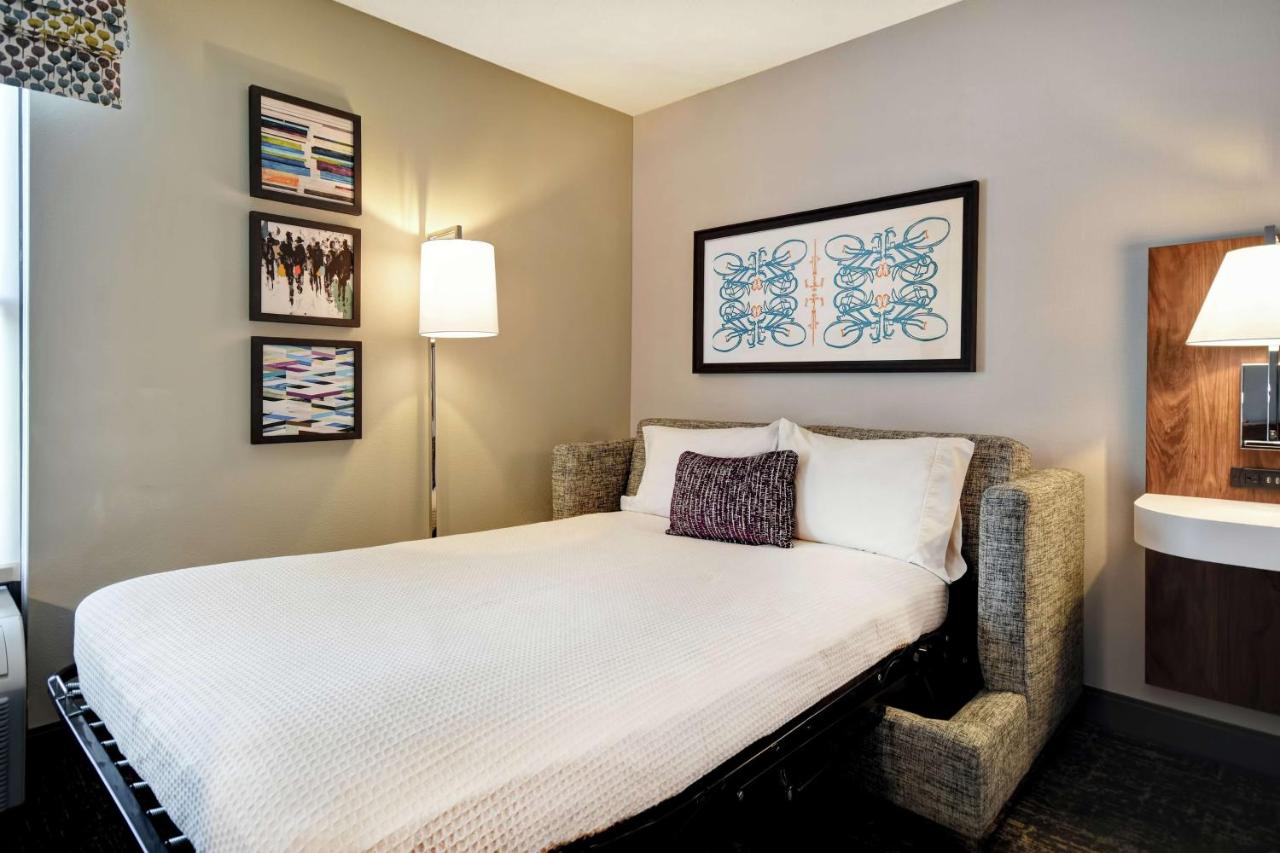 King Room with Microwave - Non-Smoking at Hampton Inn Atlanta-Mall Of Georgia