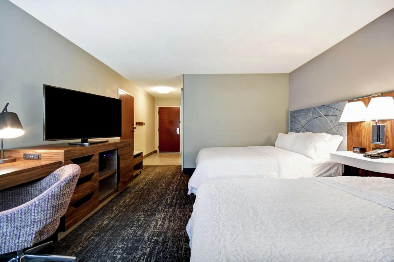 Double Room with Bath Tub - Mobility Access/ Non-Smoking at Hampton Inn Atlanta-Mall Of Georgia
