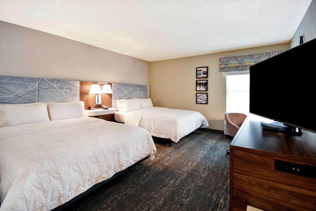 Double Room with Bath Tub - Mobility Access/ Non-Smoking at Hampton Inn Atlanta-Mall Of Georgia