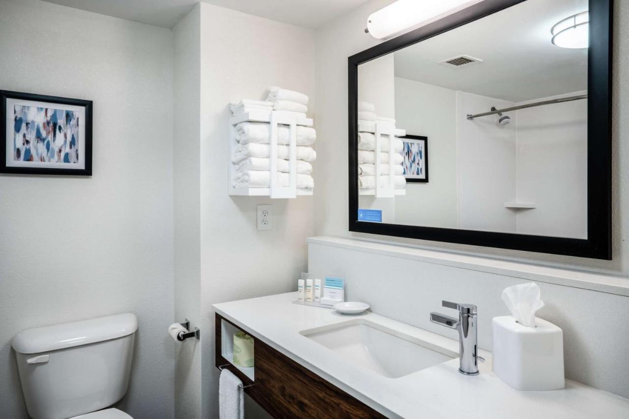 Queen Room with Two Queen Beds at Hampton Inn Suites Opelika I85 Auburn Area