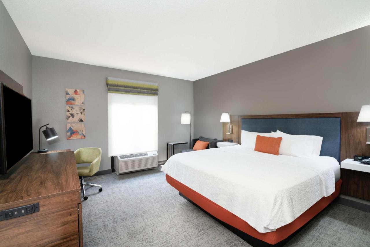 King Room at Hampton Inn Suites Opelika I85 Auburn Area