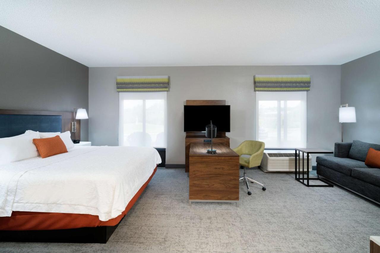 King Suite at Hampton Inn Suites Opelika I85 Auburn Area