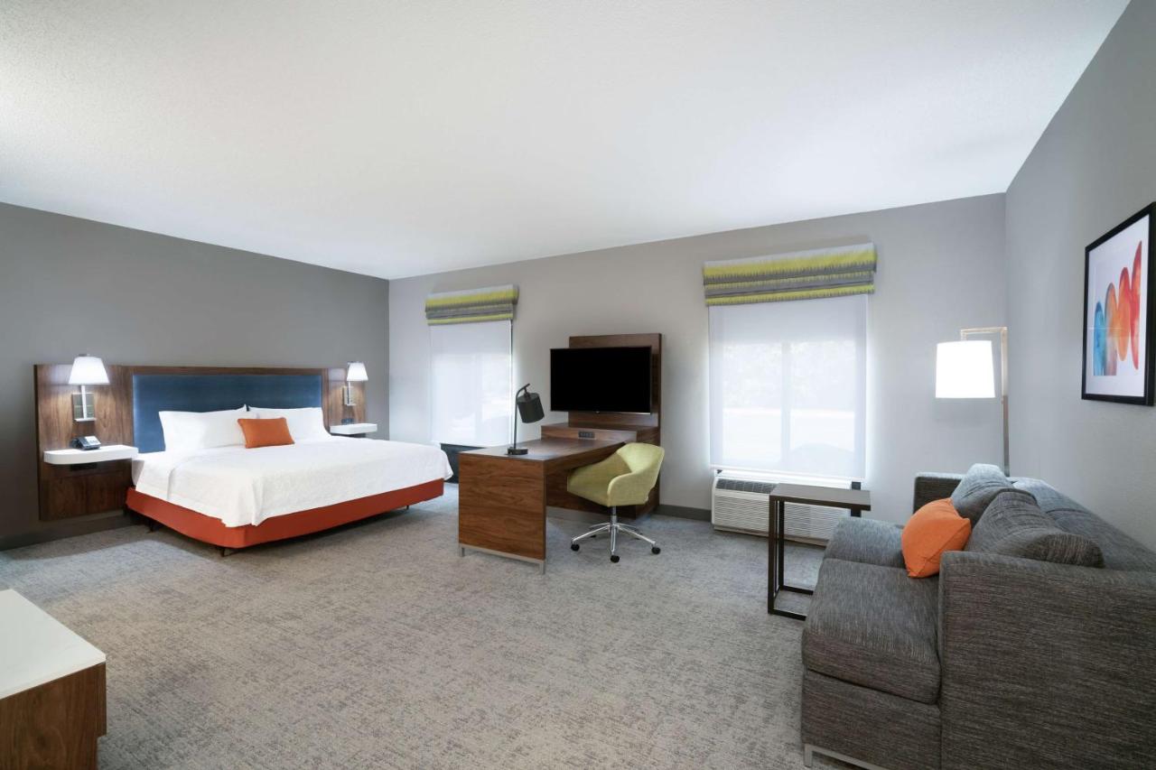 King Suite at Hampton Inn Suites Opelika I85 Auburn Area