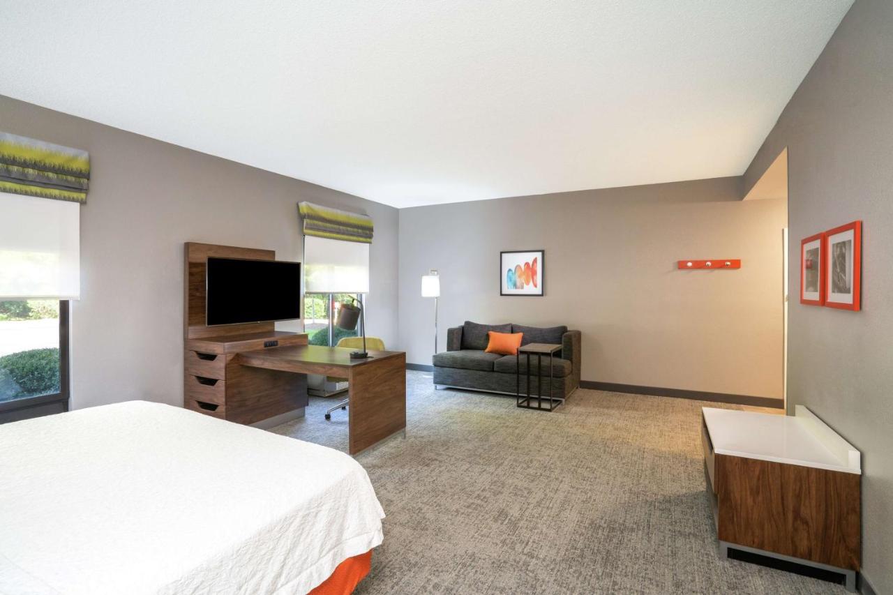 King Suite at Hampton Inn Suites Opelika I85 Auburn Area