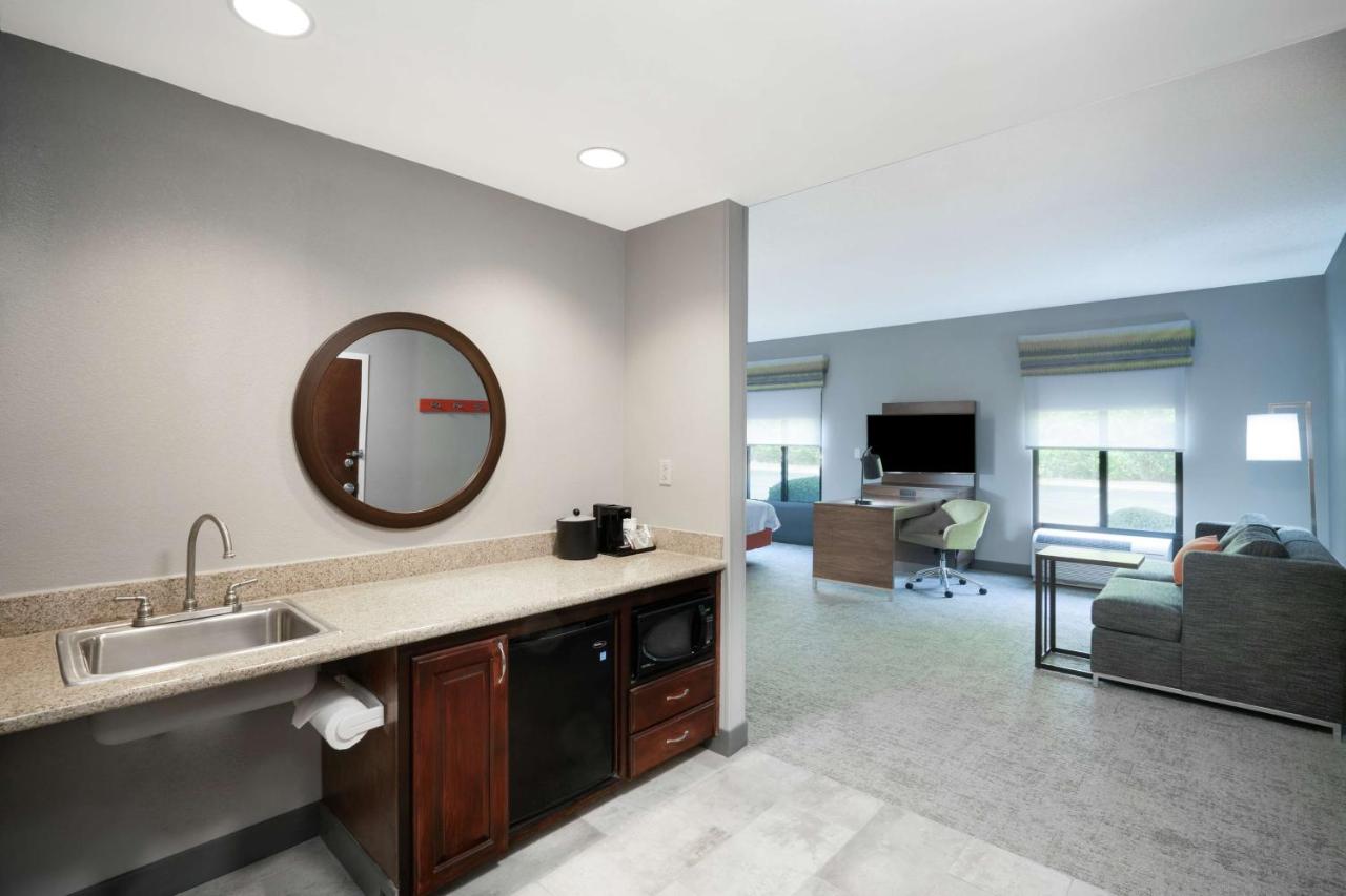 King Suite at Hampton Inn Suites Opelika I85 Auburn Area