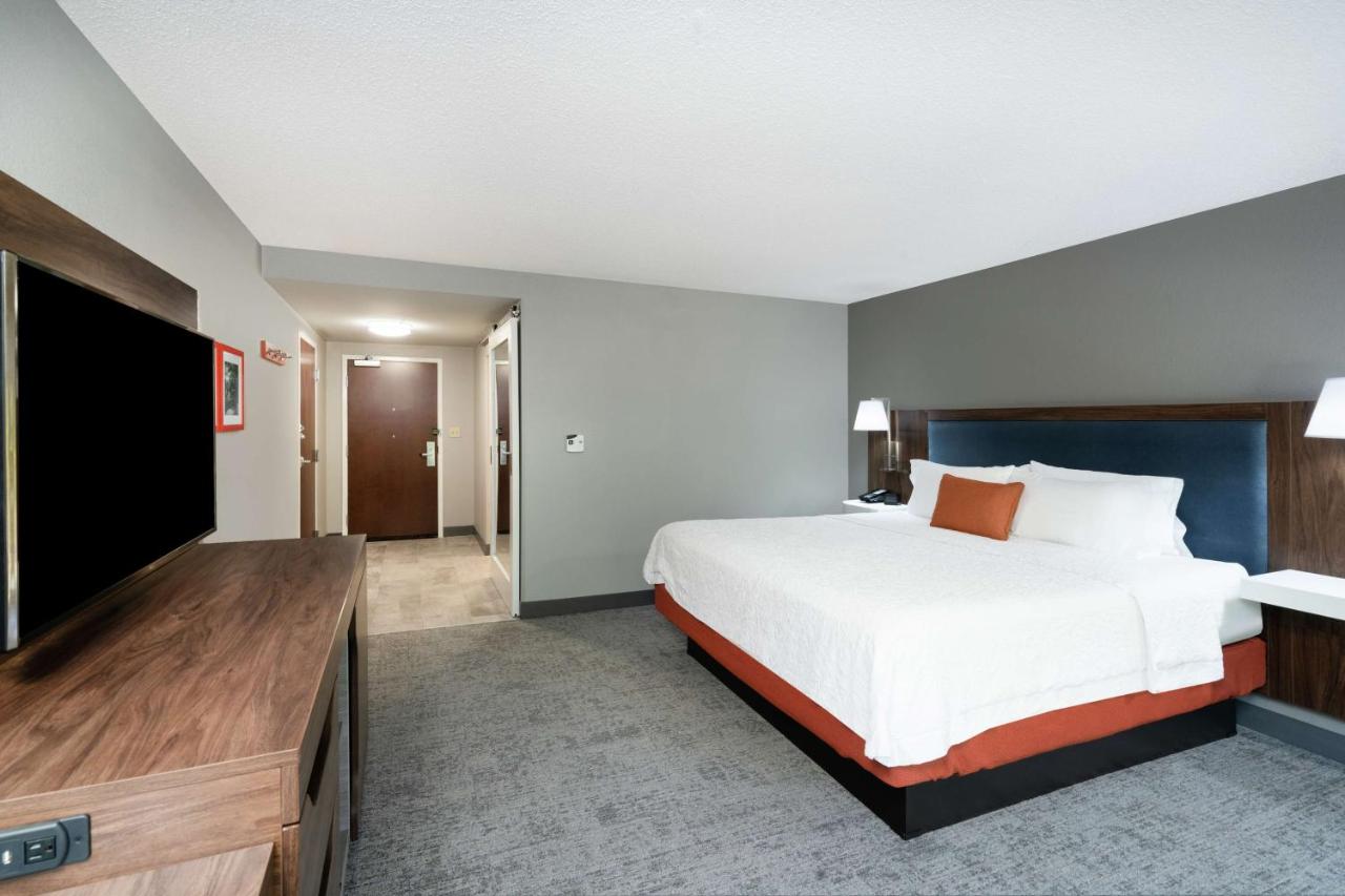 King Room at Hampton Inn Suites Opelika I85 Auburn Area
