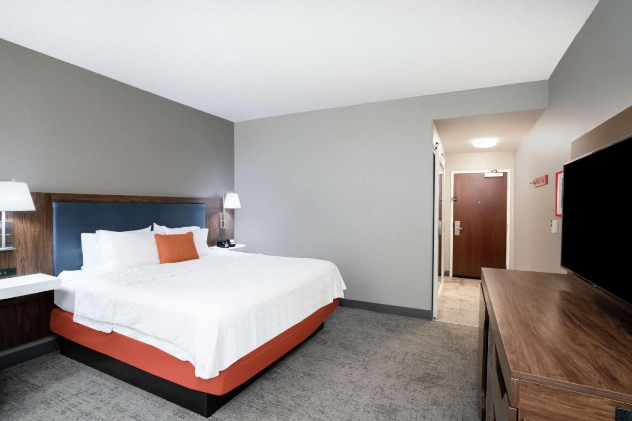 King Room at Hampton Inn Suites Opelika I85 Auburn Area