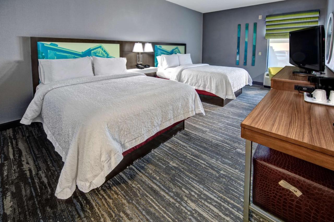 Queen Room - Disability Access/Non-Smoking at Hampton Inn Batesville