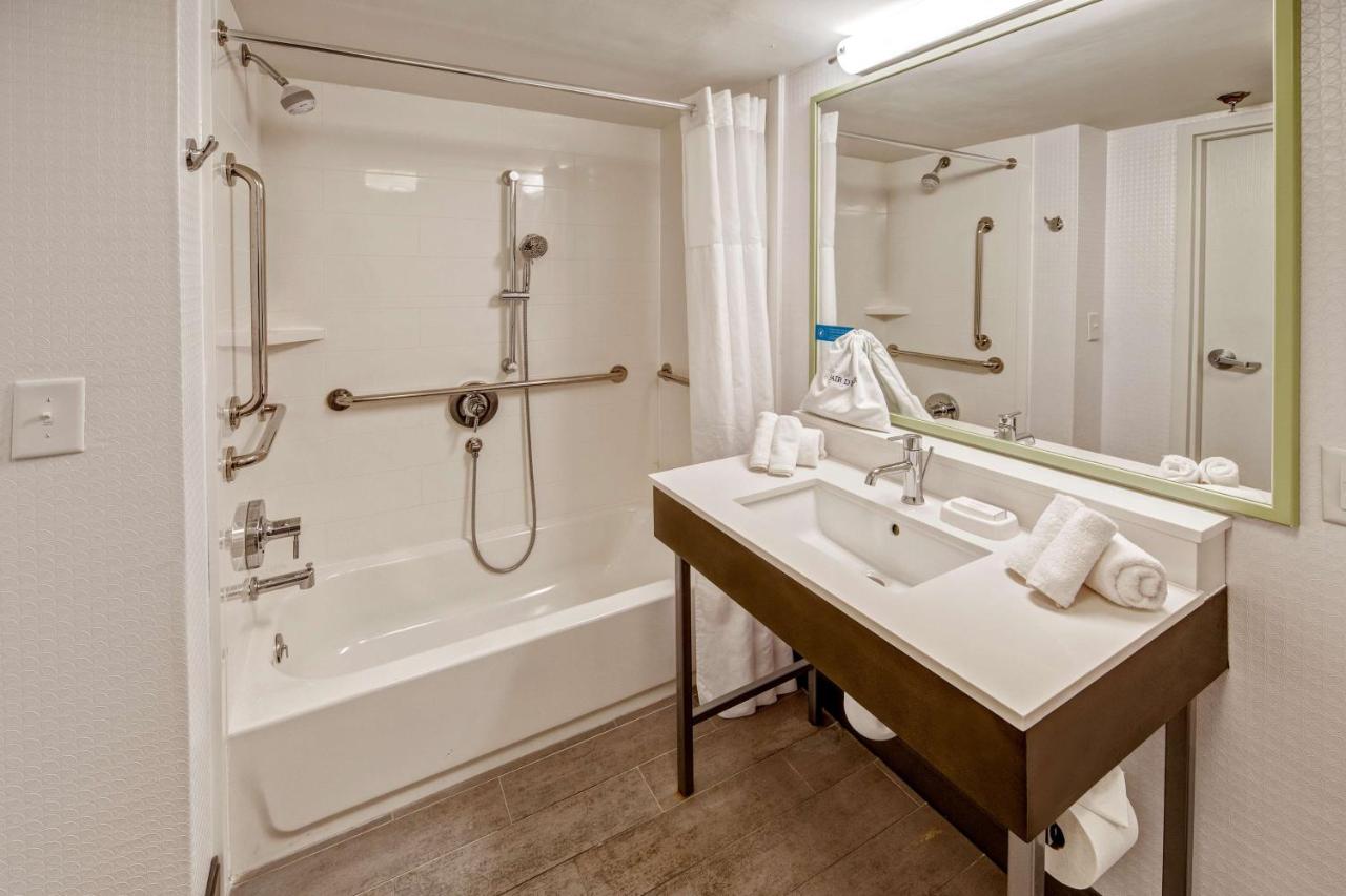 King Room - Disability Access at Hampton Inn Batesville