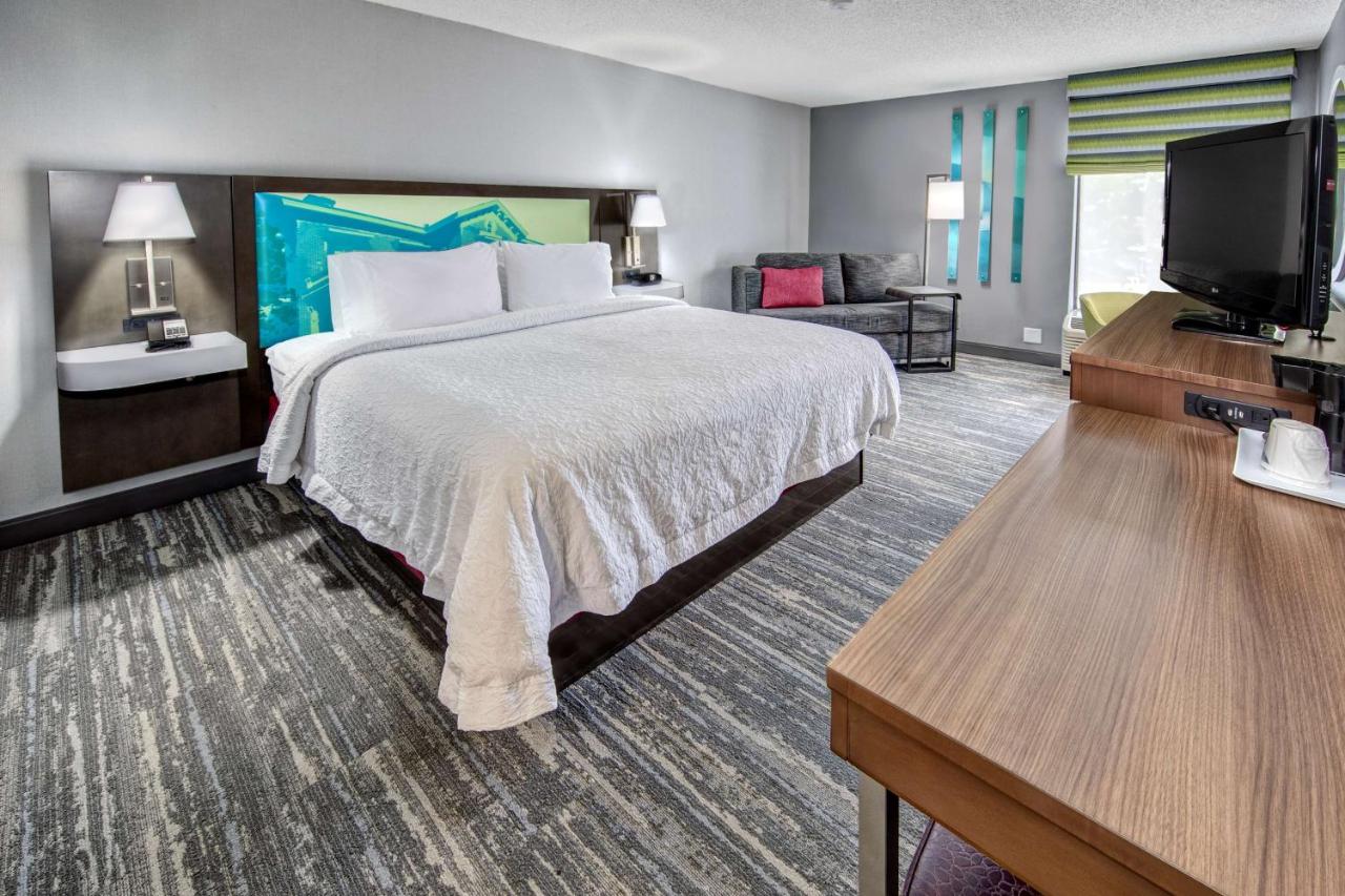 King Room - Non-Smoking at Hampton Inn Batesville